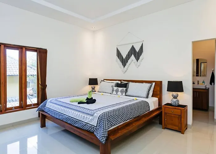 Poppy Villa